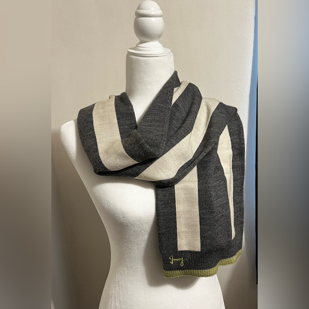 Reversible Juicy Couture Gray and Cream Striped Scarf